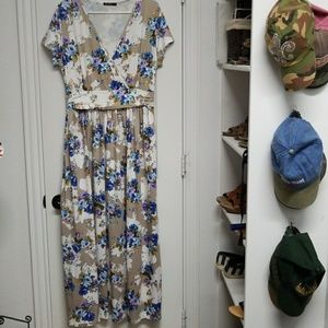 Super comfy floral maxi dress